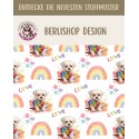 Softshell Stoff mit kleinen Hunden, Regenbogen, Love-Schriftzug und bunten Blumen auf weißem Hintergrund